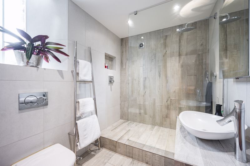 En-Suite- click for photo gallery
